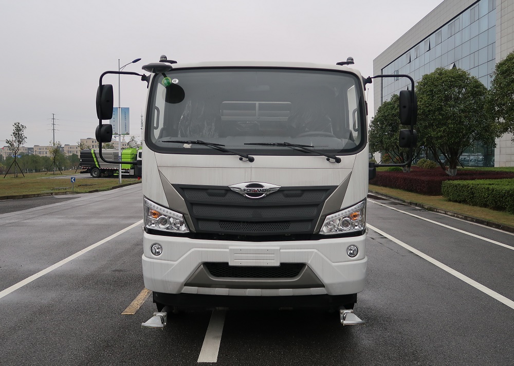 中標(biāo)多功能抑塵灑水車